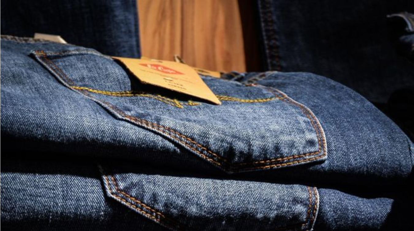 Skinny Jeans Diprediksi Bakal Kembali Jadi Tren Fashion 2025   - (Ada 1 foto)